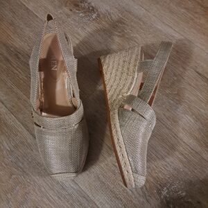 Lauren Ralph Lauren Penelopie Beige Tan Wedge Heeled Sandals Women's Size 8B